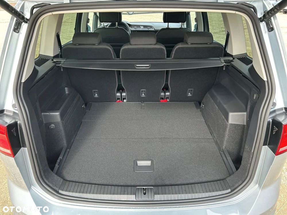 Volkswagen Touran - 20