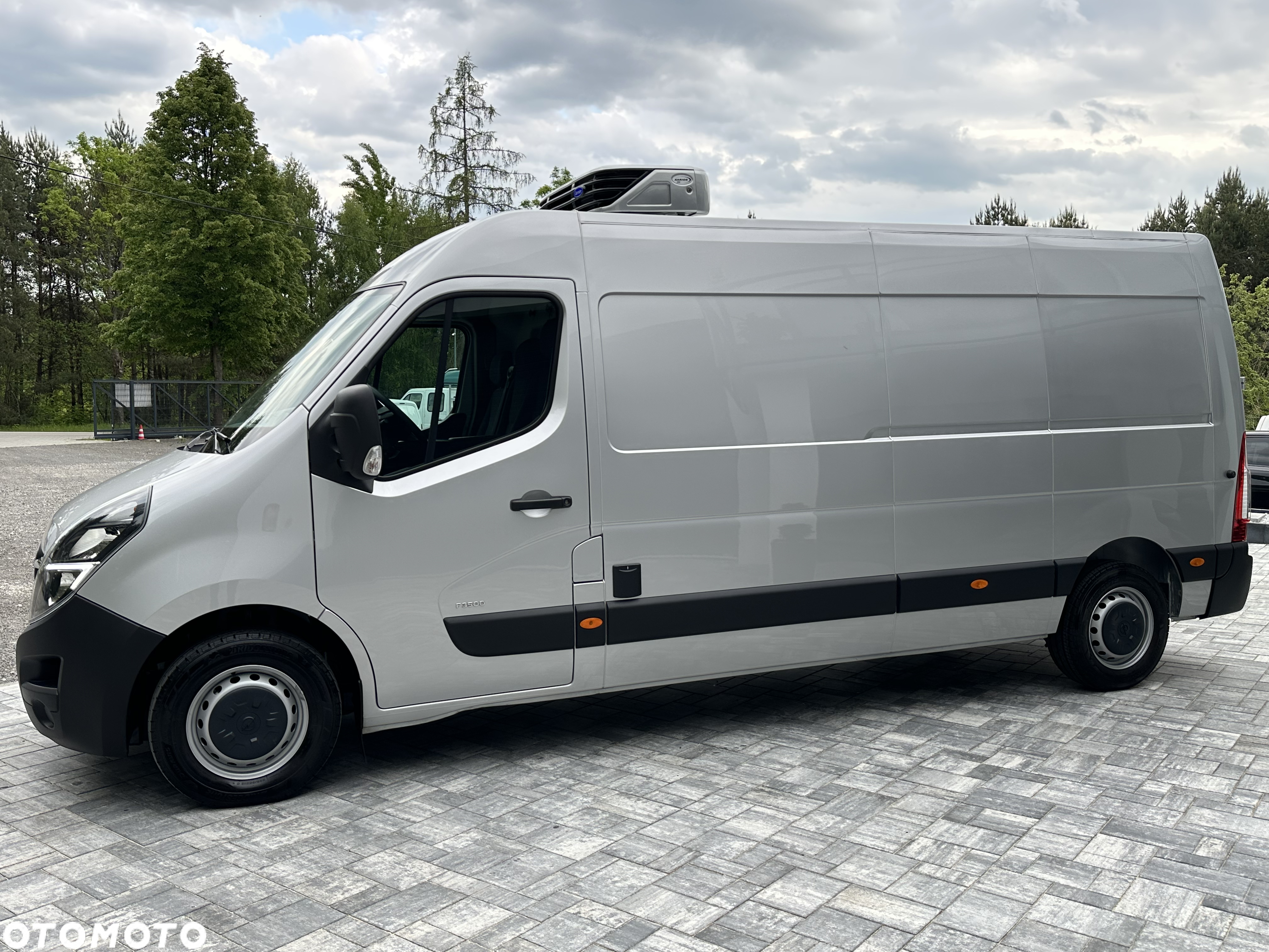 Renault Master L3H2 Chłodnia Carrier Xarios 350 / Zasilanie postojowe 230V / Bogata wersja wyposażenia / Lakier srebrny metalik / Salon PL / FV23% - 19