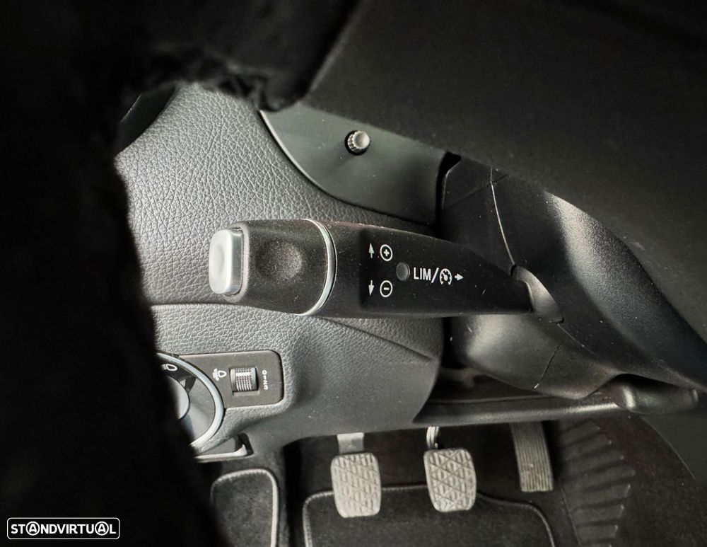 Mercedes-Benz CLA 180 d Shooting Brake Urban - 11