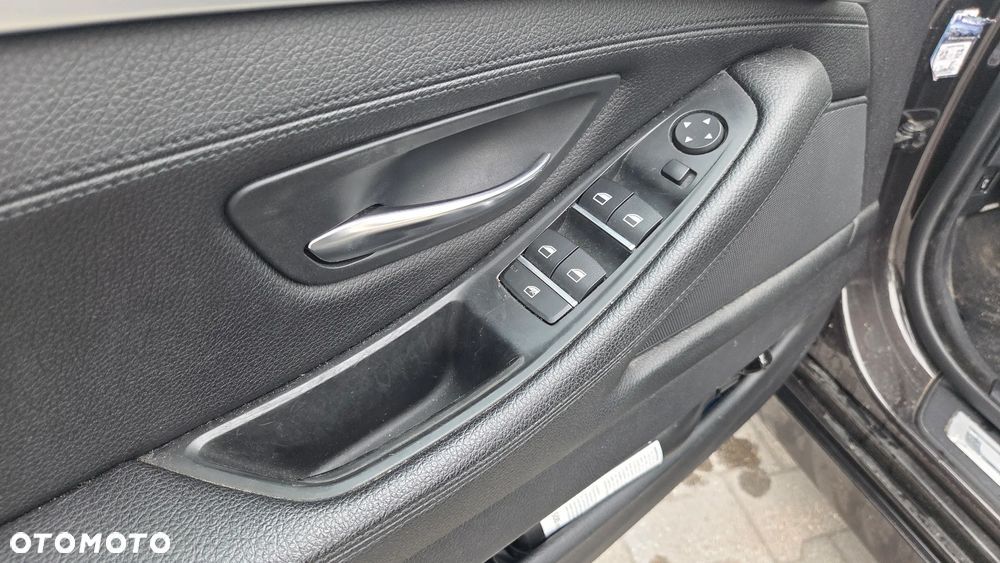 BMW Seria 5 520d xDrive Luxury Line - 15