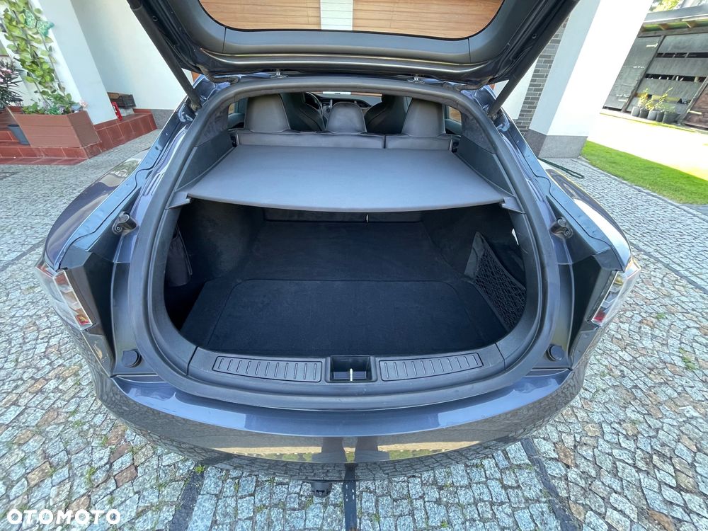 Tesla Model S - 9
