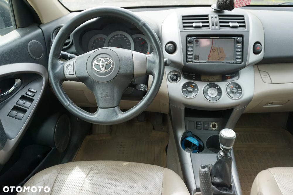 Toyota RAV4 2.2 D-4D Sol 180 - 13