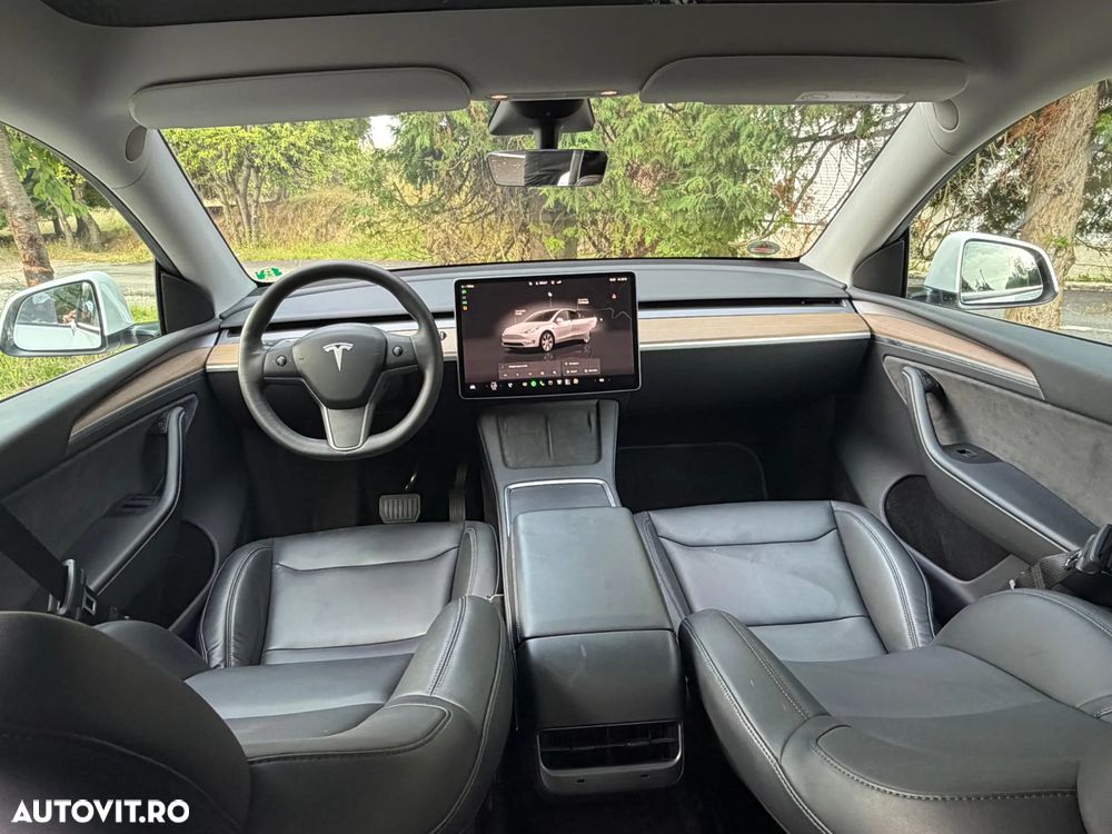 Tesla Model Y Long Range Dual Motor AWD - 22