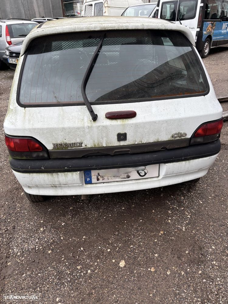 Renault Clio 1.9 D de 1993 para peças - 4