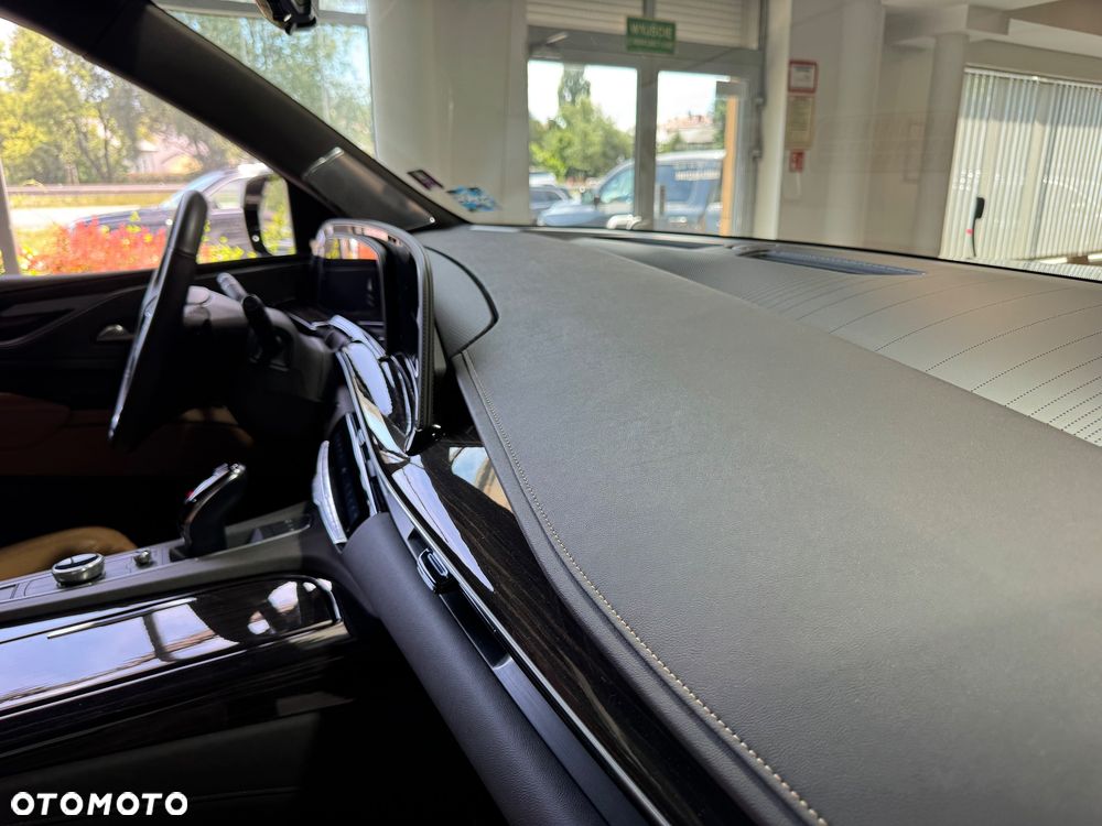Cadillac Escalade - 27