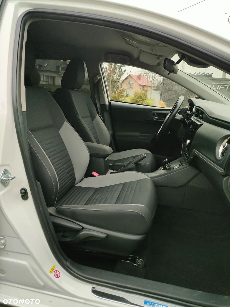 Toyota Auris Hybrid 135 Prestige - 26