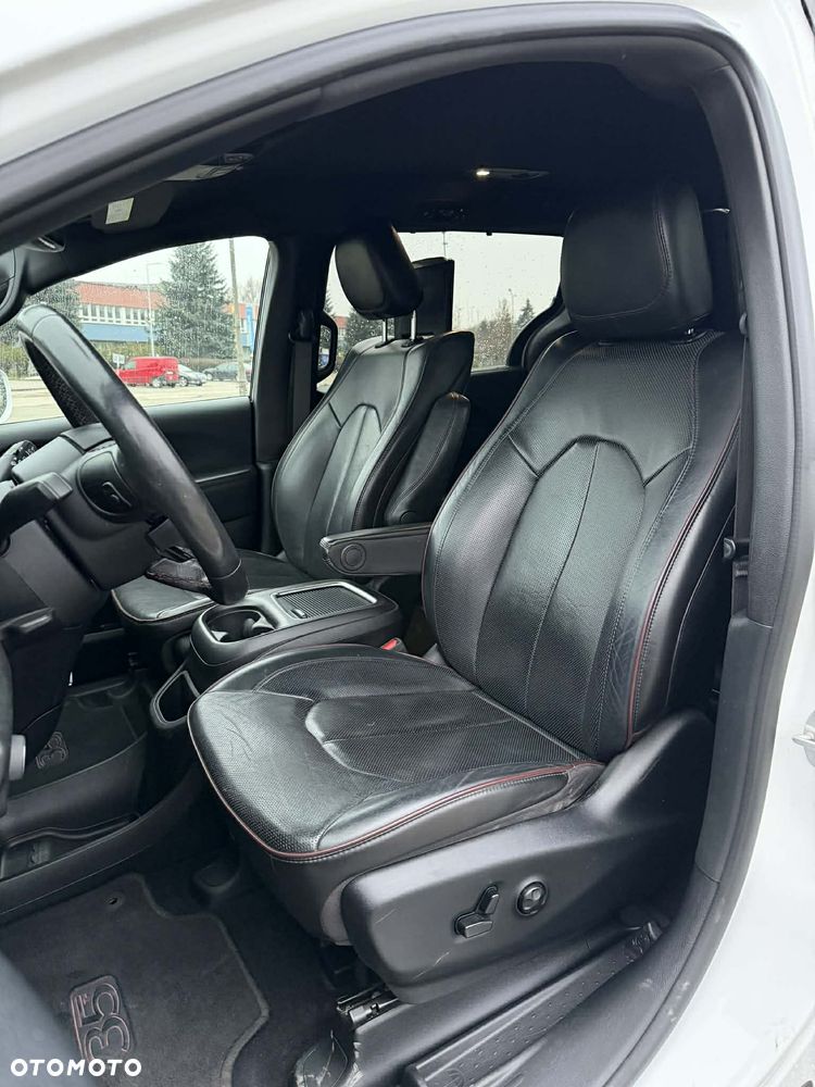 Chrysler Pacifica - 17