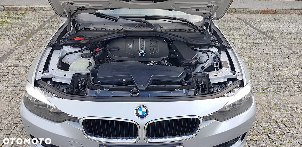 BMW Seria 3 318d DPF Touring Edition Sport - 19