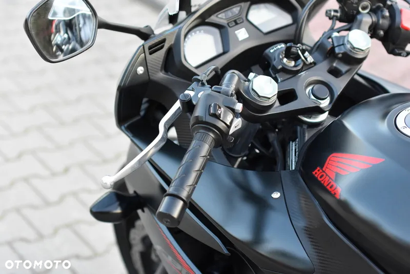 Honda CBR - 32