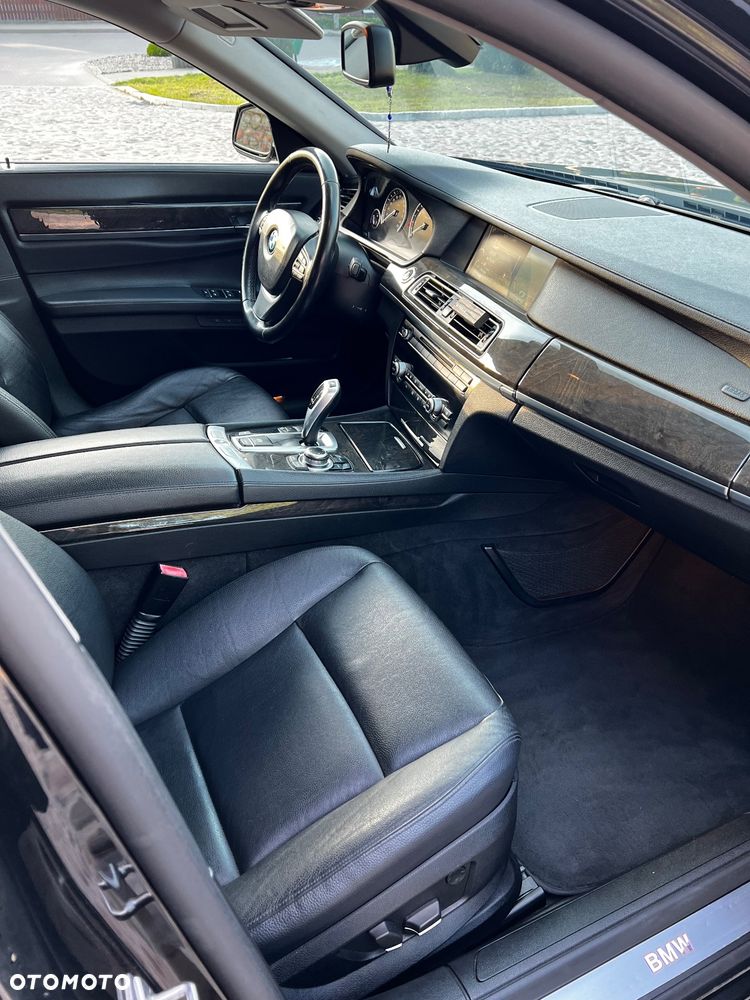 BMW Seria 7 740i - 10