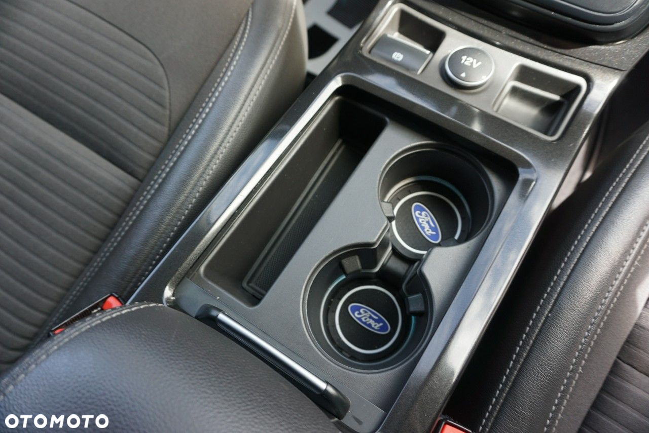Ford Kuga - 27