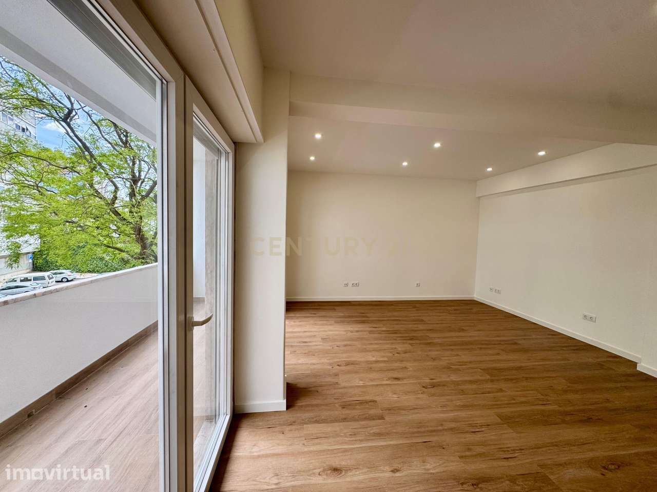 Apartamento T2 com varanda e garagem privativa no Lumiar - Grande imagem: 4/34