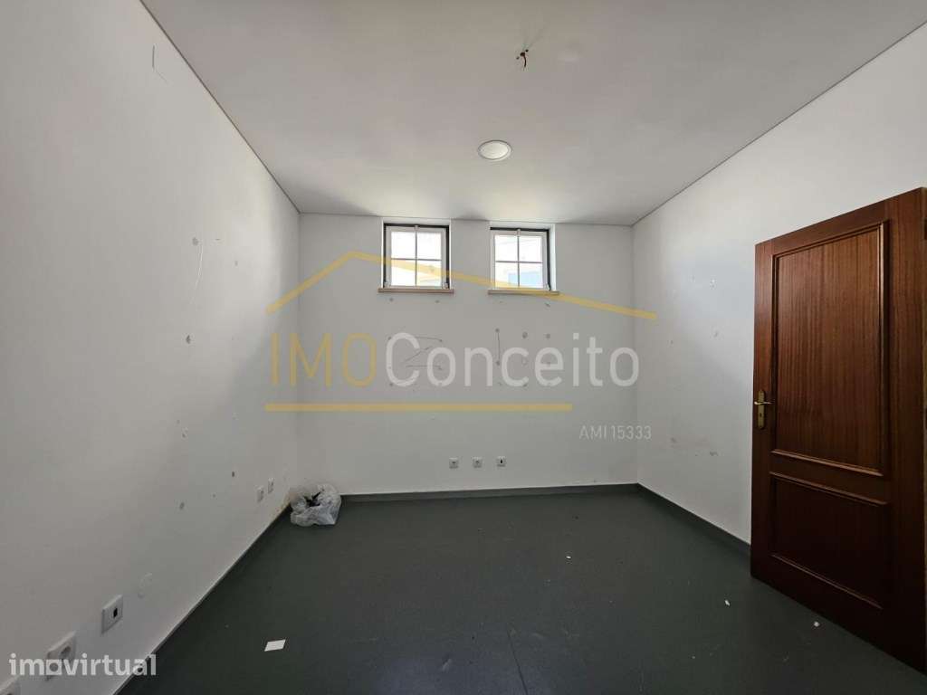 Loja de 100 m² no Centro da Golegã| Excelente Potencial Comercial| ... - Grande imagem: 4/9