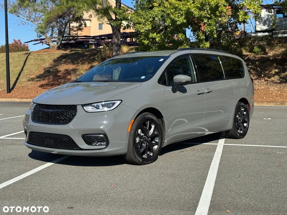 Chrysler Pacifica - 4