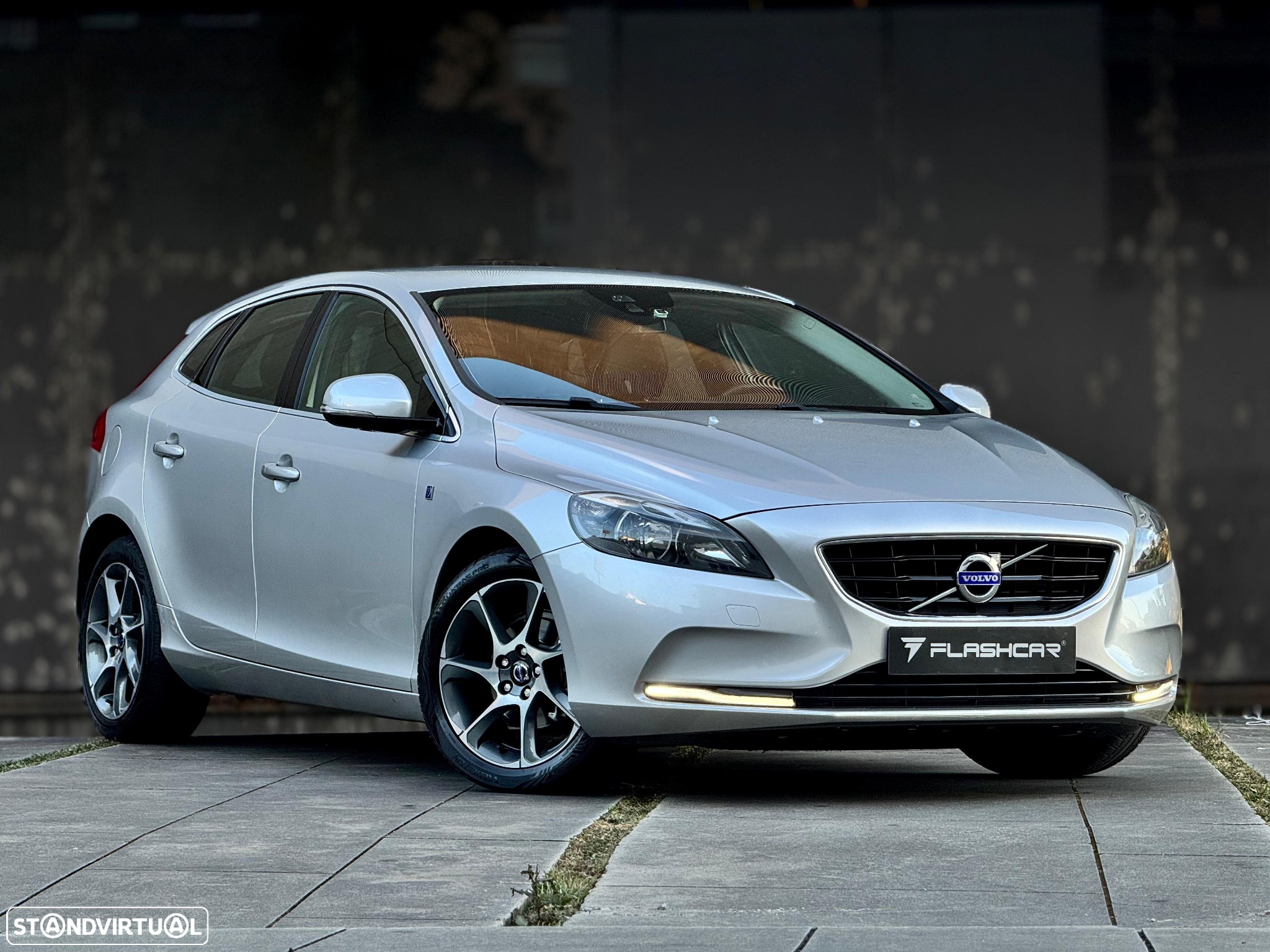 Volvo V40 1.6 D2 R-Design Momentum - 6