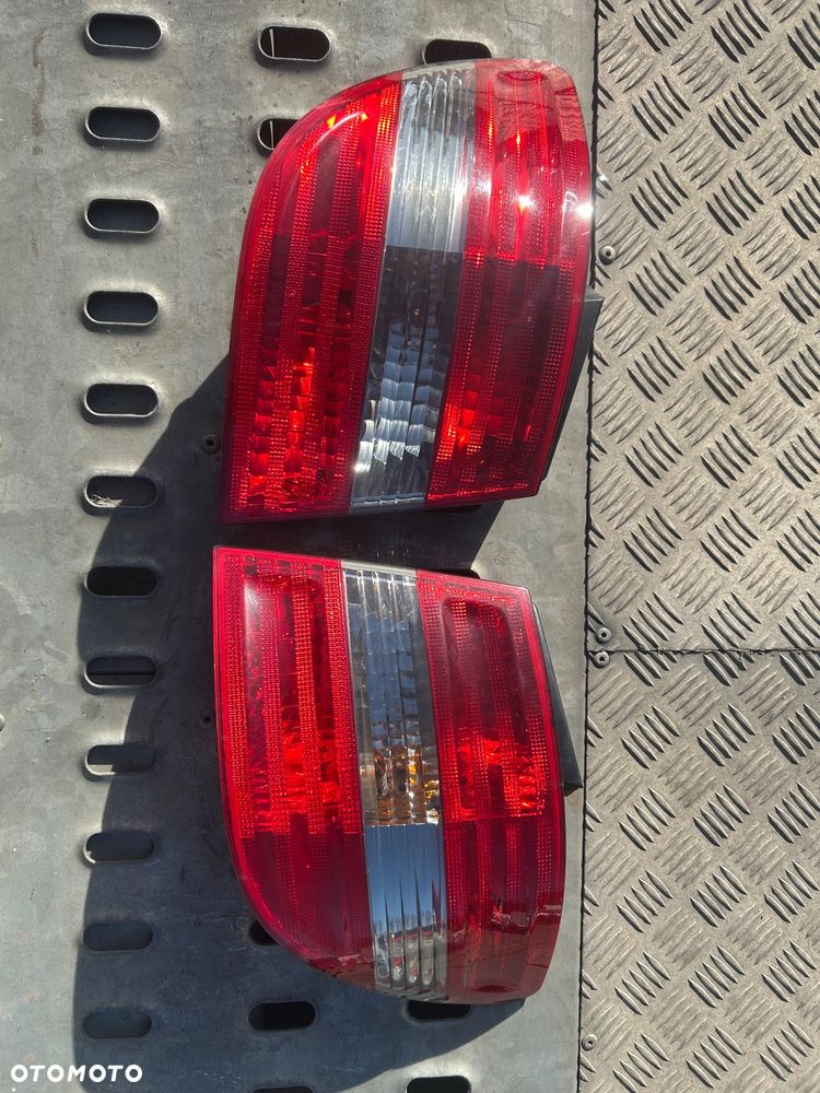 Komplet lamp tylnych Mercedes B klasa 245 - 1