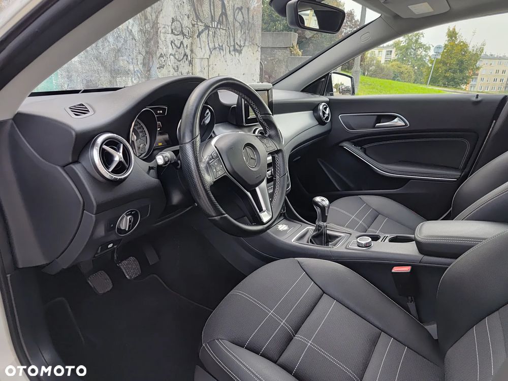 Mercedes-Benz CLA 200 Urban - 10