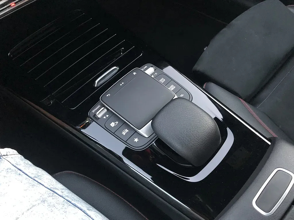 Mercedes-Benz CLA - 24