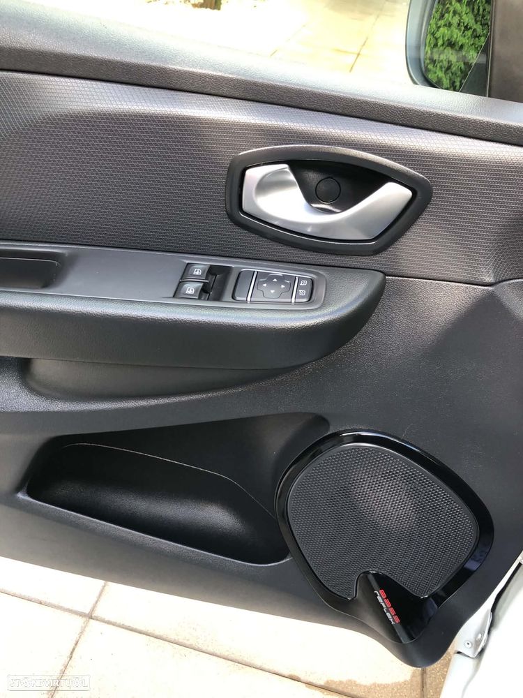 Renault Clio (Energy) TCe 90 Start & Stop LIMITED - 23
