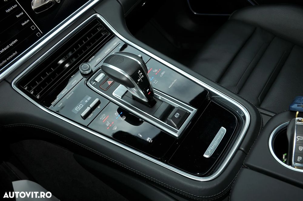 Porsche Panamera 4 Platinum Edition - 10