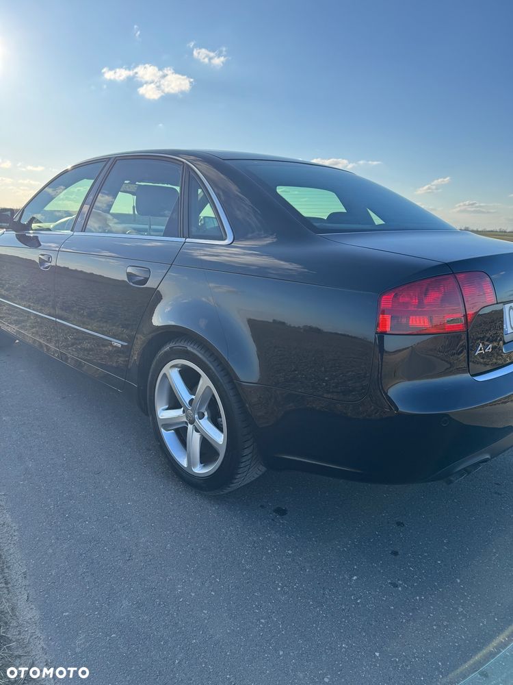 Audi A4 Limousine - 4