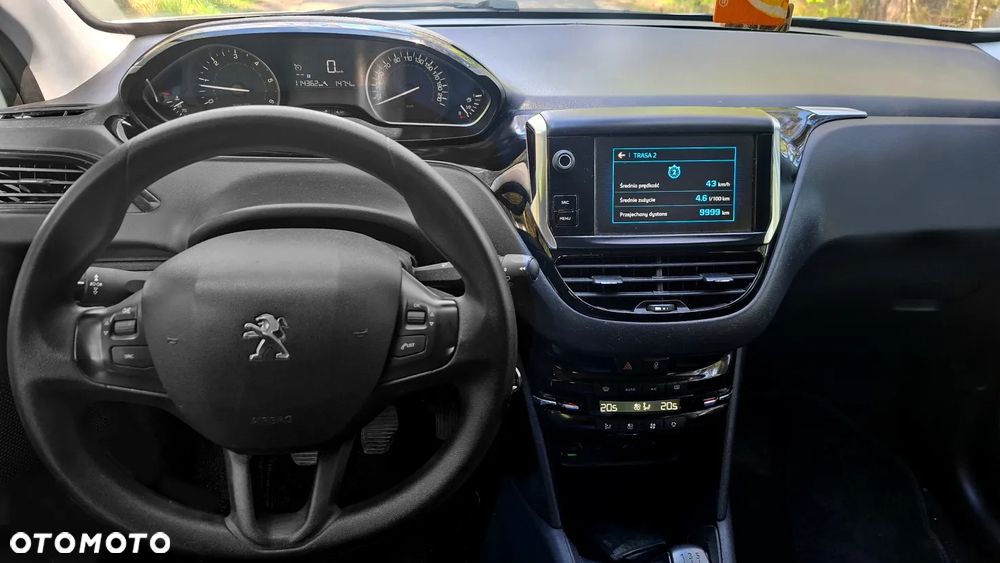 Peugeot 208 - 4