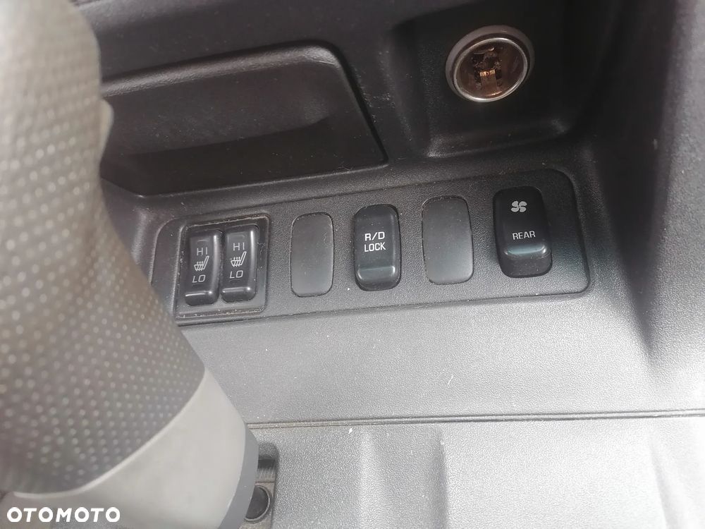 Mitsubishi Pajero - 14