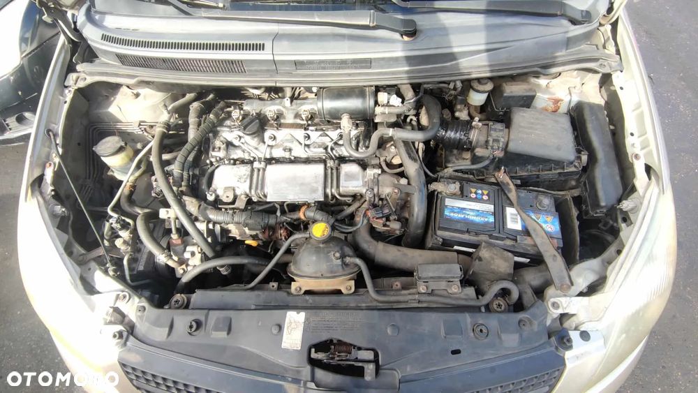 TOYOTA COROLLA Verso E12 2002 2.0 D-4D 90 KM 1CD-FTV - 5