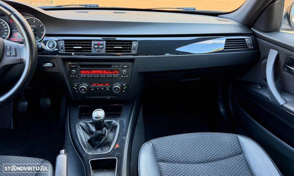BMW 320 d Pack M - 23