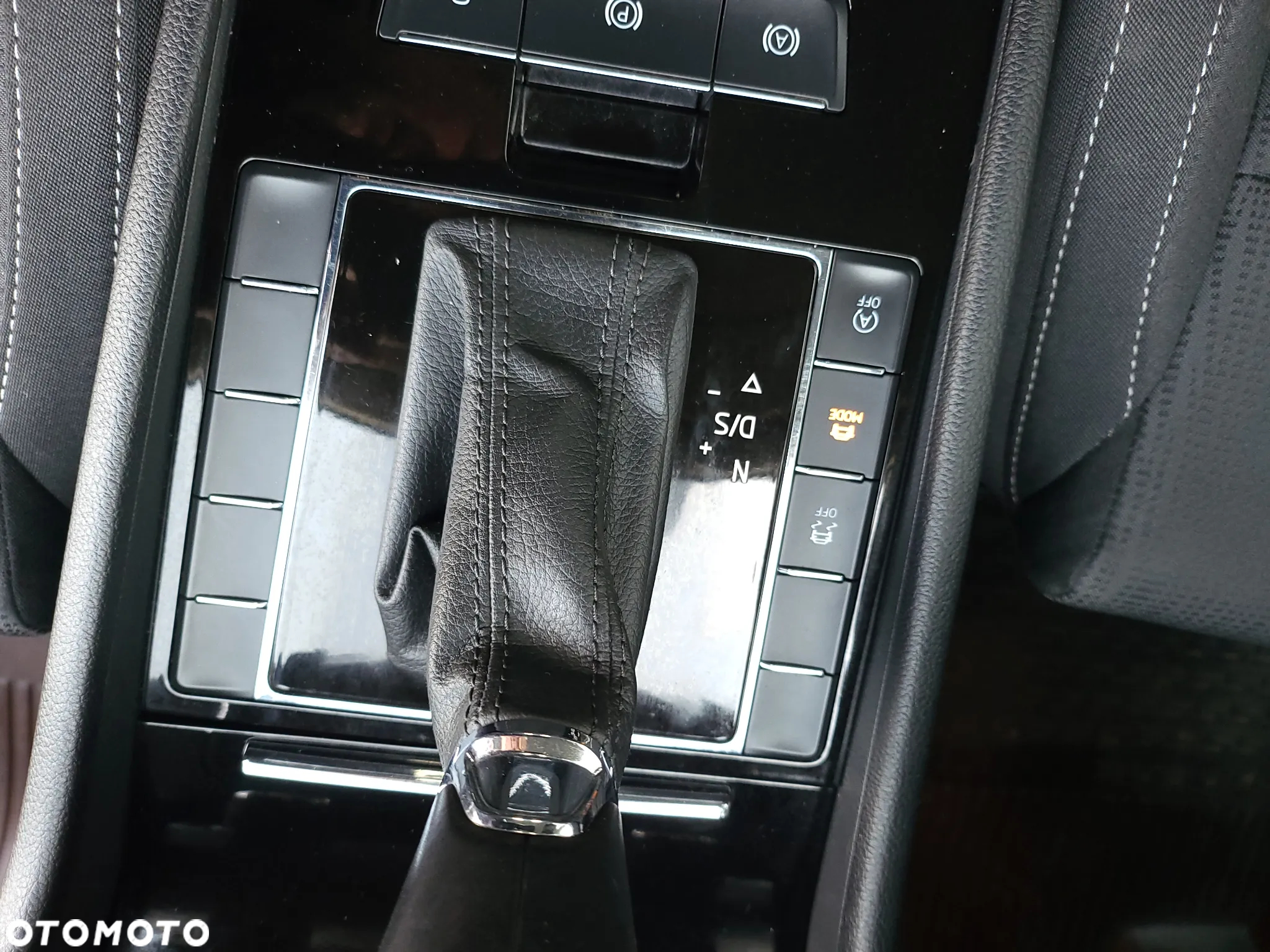 Skoda Superb Combi 2.0 TDI DSG Ambition - 22