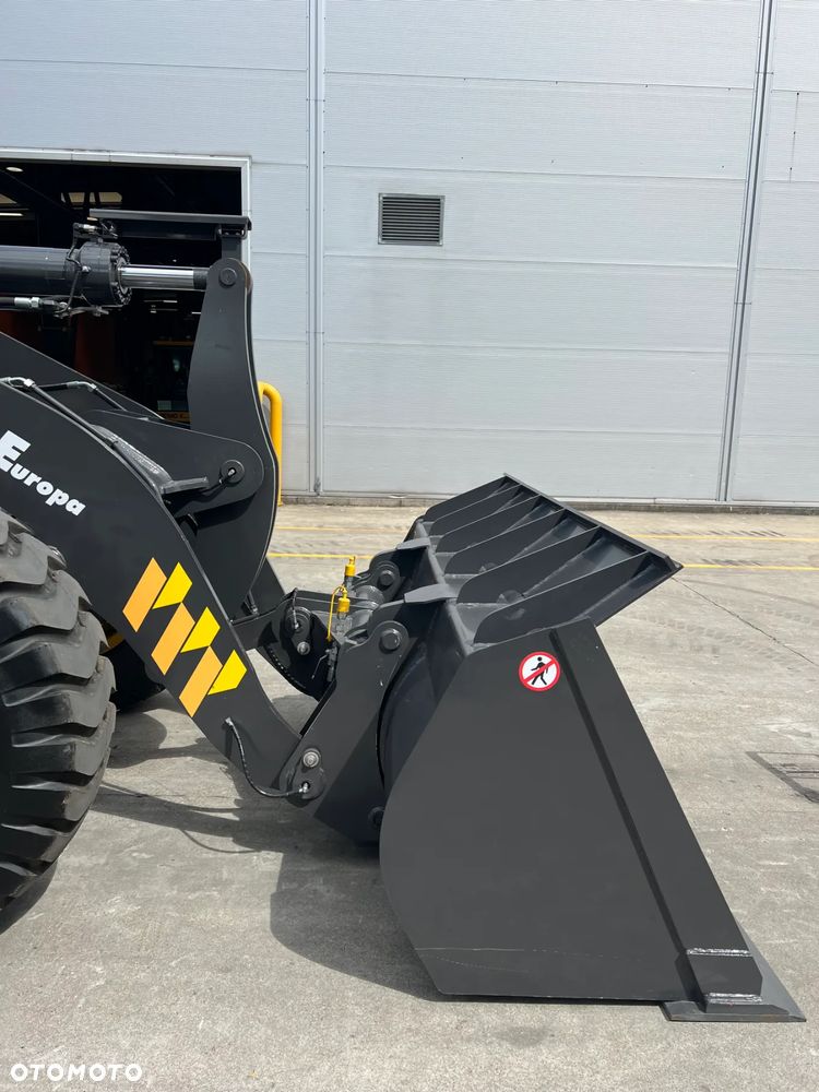 Fadroma Ładowarka kołowa XCMG XC938E - 20