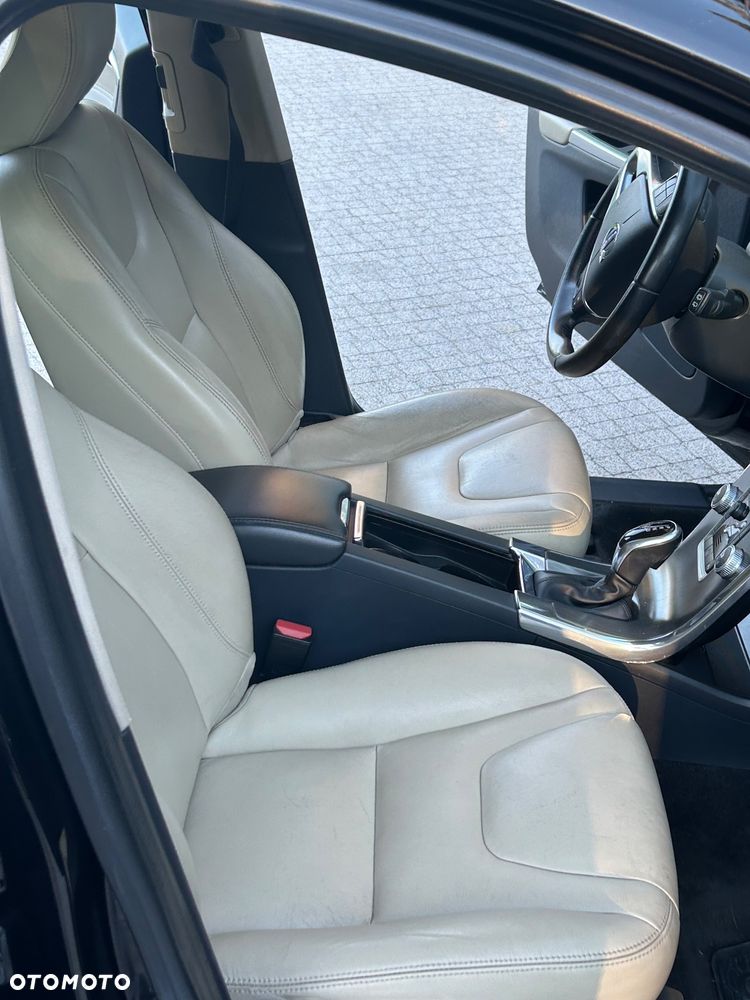 Volvo XC 60 D4 AWD Summum - 9