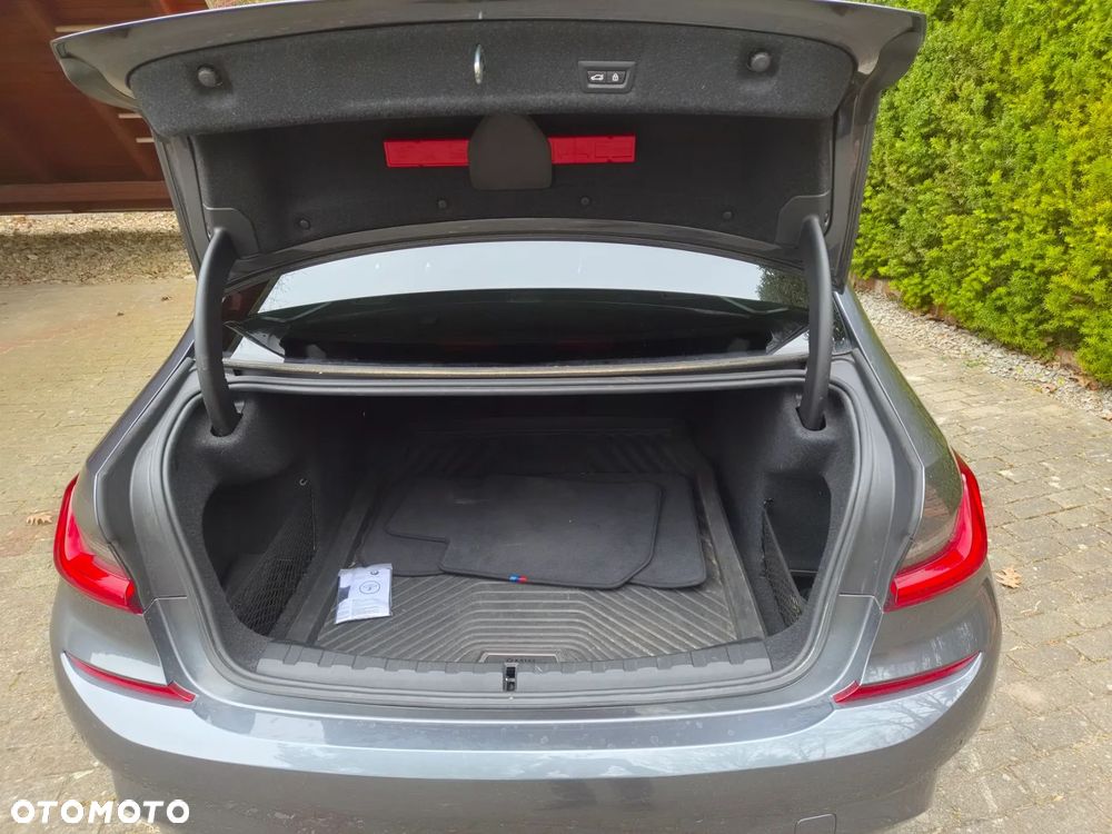 BMW Seria 3 330i xDrive - 5