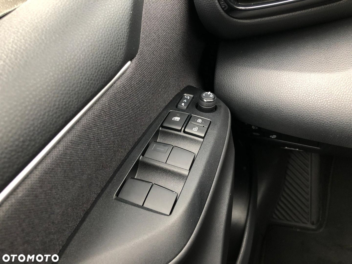 Toyota Yaris - 35