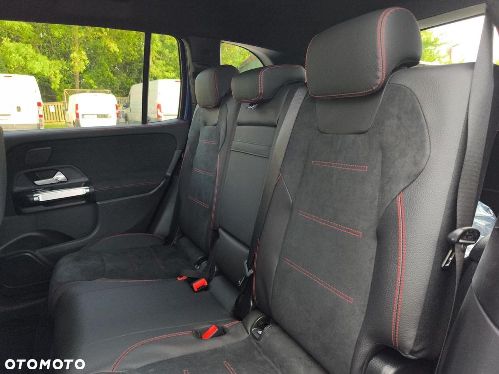 Mercedes-Benz GLB - 21