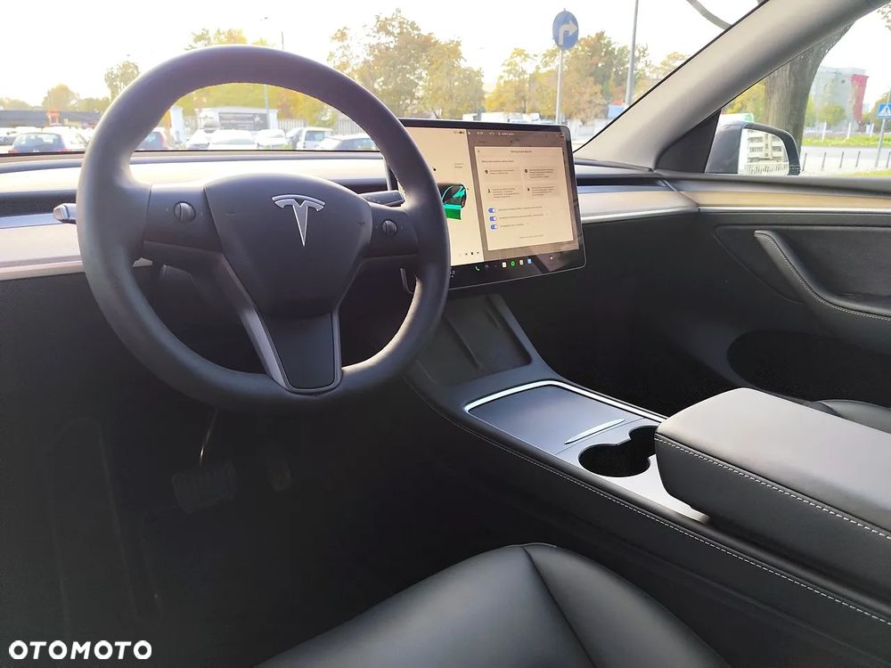 Tesla Y - 12