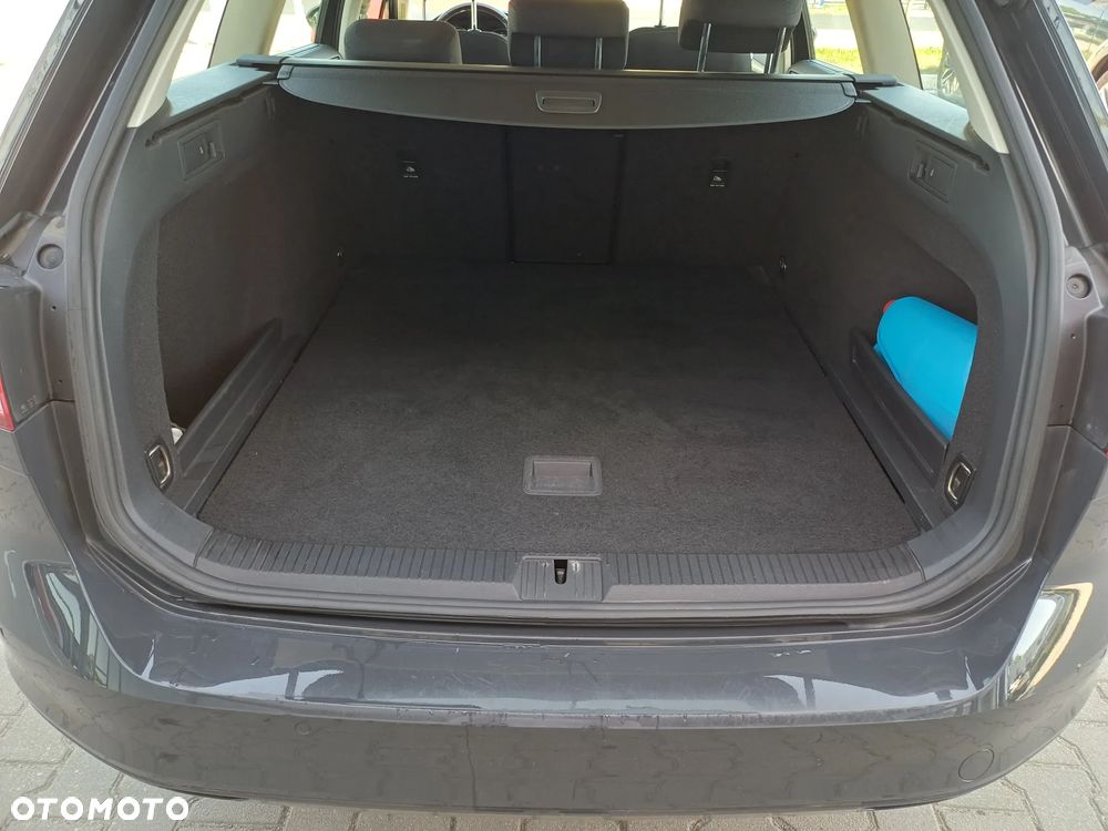 Volkswagen Passat - 12