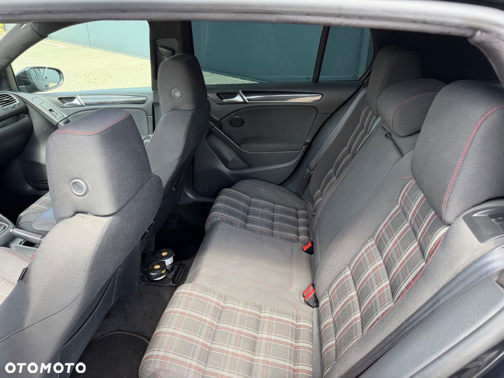 Volkswagen Golf - 15