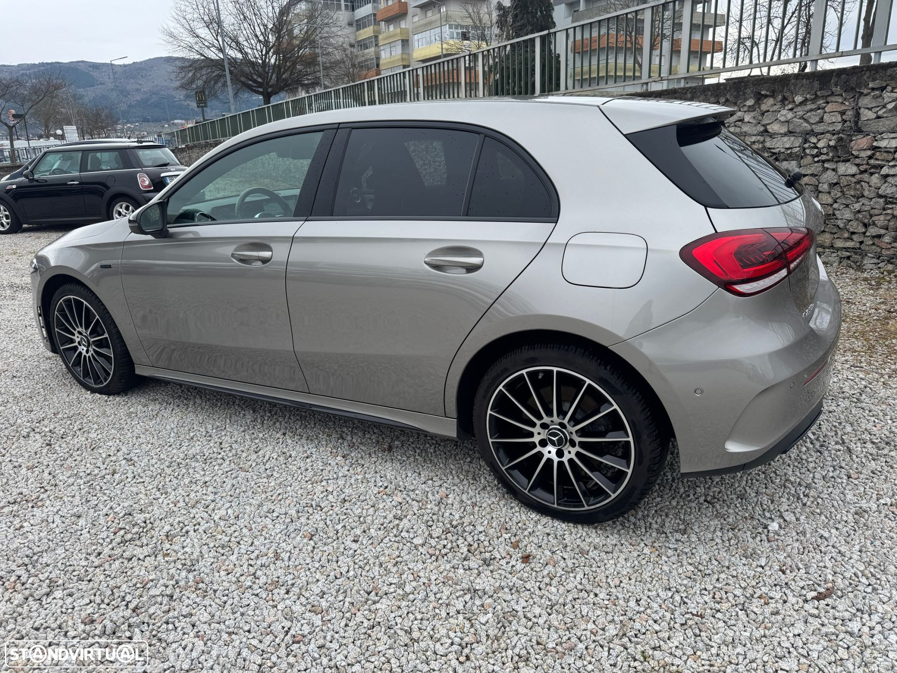 Mercedes-Benz A 250 e AMG Line - 4