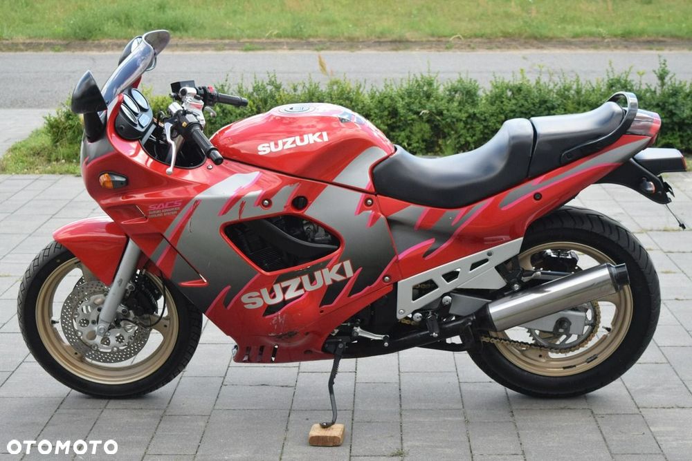 Suzuki GSX - 13
