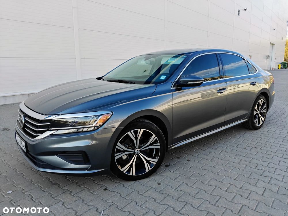 Volkswagen Passat - 1