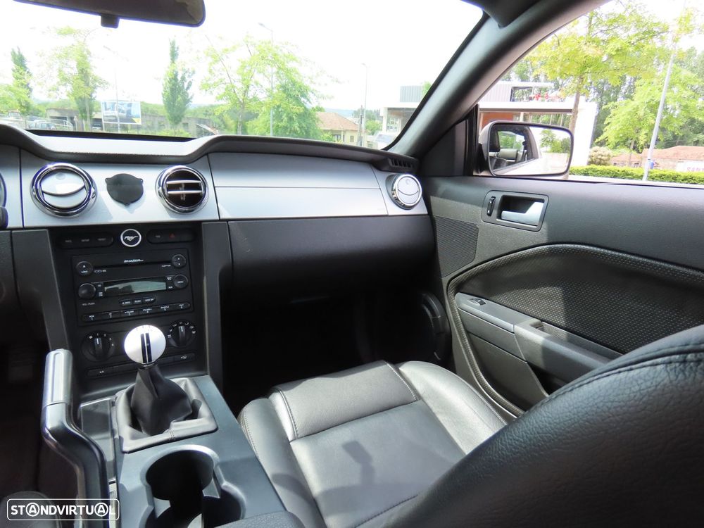 Ford Mustang - 25