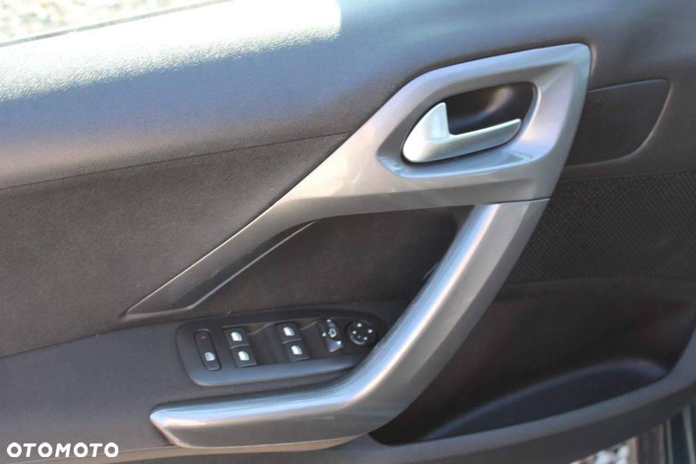 Peugeot 2008 1.2 Pure Tech Style - 8