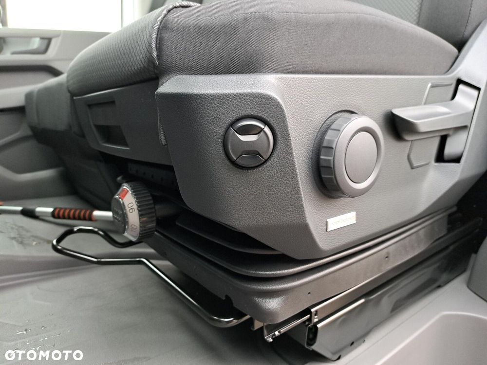 Volkswagen Crafter 35 furgon 140KM 3640 - 17