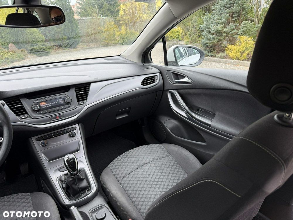 Opel Astra 1.6 CDTI Essentia - 27