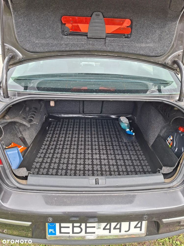 Volkswagen Passat 2.0 TDI DPF Highline - 8