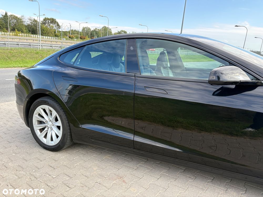 Tesla Model S - 3