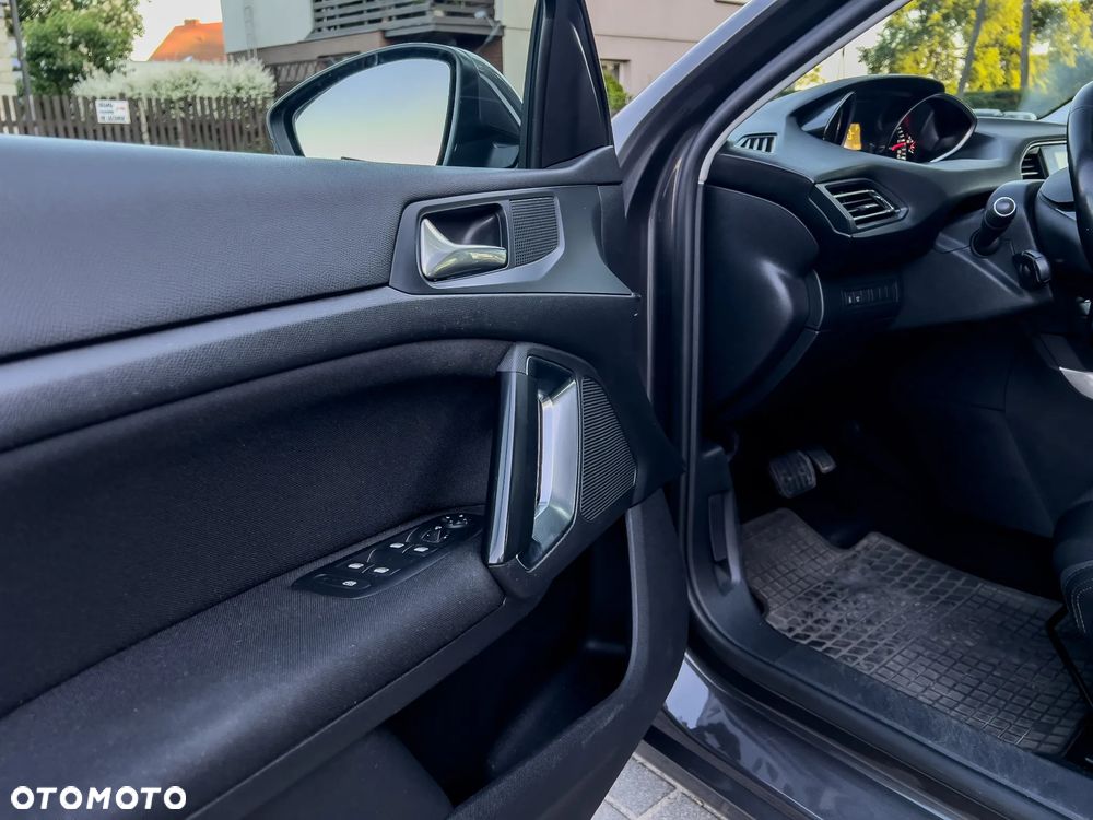 Peugeot 308 BlueHDi 150 EAT6 Stop & Start Business-Line - 26