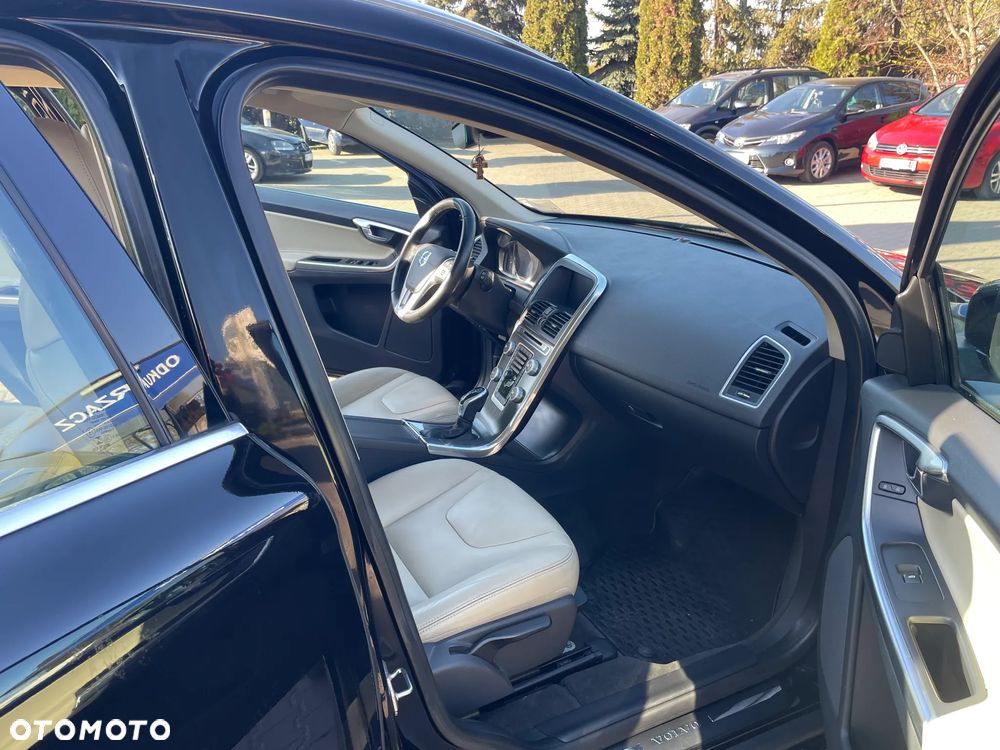 Volvo XC 60 D4 AWD Summum - 11