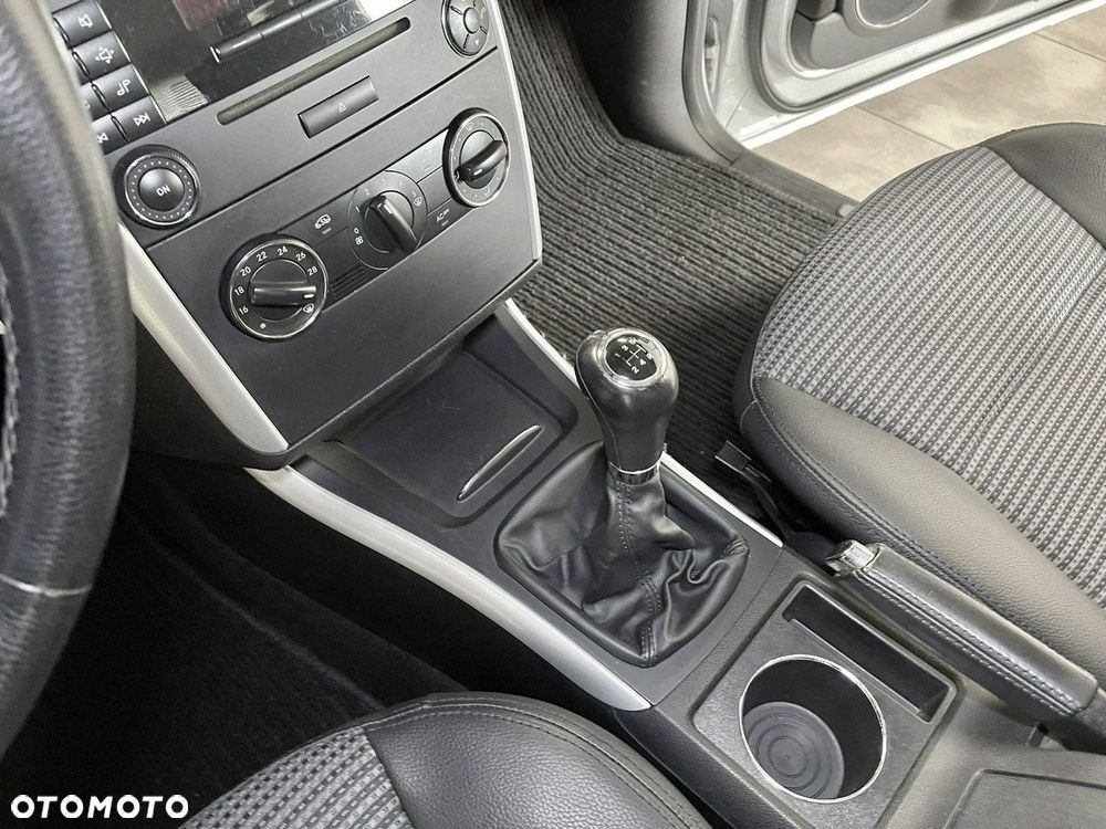 Mercedes-Benz Klasa A 170 BlueEFFICIENCY Avantgarde - 12